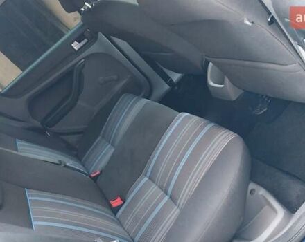 Синій Форд Фокус, об'ємом двигуна 1.6 л та пробігом 198 тис. км за 6000 $, фото 46 на Automoto.ua