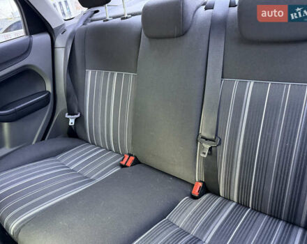 Синий Форд Фокус, объемом двигателя 1.6 л и пробегом 316 тыс. км за 4499 $, фото 13 на Automoto.ua