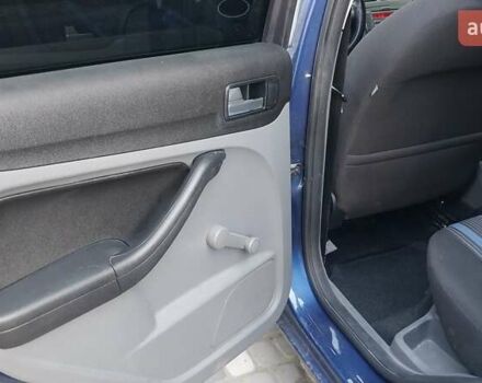 Синій Форд Фокус, об'ємом двигуна 1.6 л та пробігом 198 тис. км за 6000 $, фото 37 на Automoto.ua