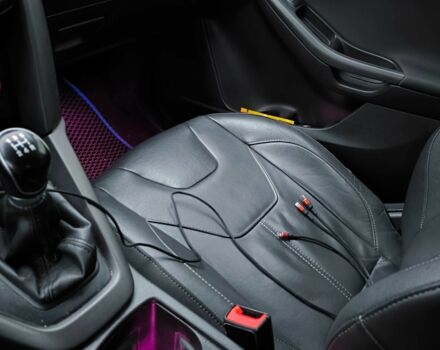 Синий Форд Фокус, объемом двигателя 2 л и пробегом 164 тыс. км за 8600 $, фото 7 на Automoto.ua