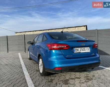 Синій Форд Фокус, об'ємом двигуна 2 л та пробігом 241 тис. км за 8300 $, фото 4 на Automoto.ua