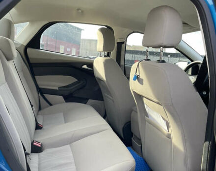 Синій Форд Фокус, об'ємом двигуна 2 л та пробігом 241 тис. км за 8300 $, фото 6 на Automoto.ua