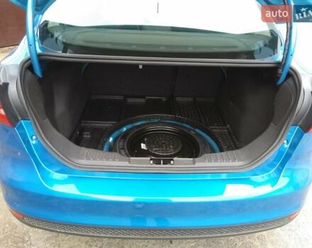 Синій Форд Фокус, об'ємом двигуна 2 л та пробігом 153 тис. км за 8900 $, фото 6 на Automoto.ua