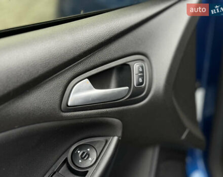 Синий Форд Фокус, объемом двигателя 2 л и пробегом 107 тыс. км за 10000 $, фото 37 на Automoto.ua