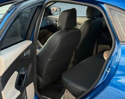Синій Форд Фокус, об'ємом двигуна 2 л та пробігом 202 тис. км за 8400 $, фото 5 на Automoto.ua