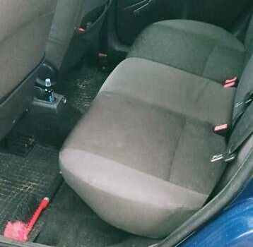 Синий Форд Фокус, объемом двигателя 1.39 л и пробегом 370 тыс. км за 2000 $, фото 5 на Automoto.ua