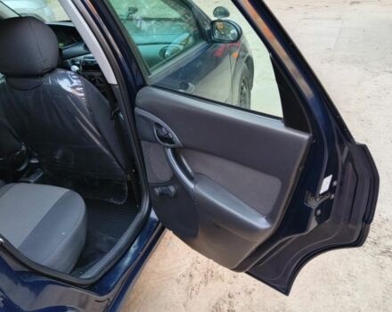 Синий Форд Фокус, объемом двигателя 1.8 л и пробегом 400 тыс. км за 2850 $, фото 8 на Automoto.ua