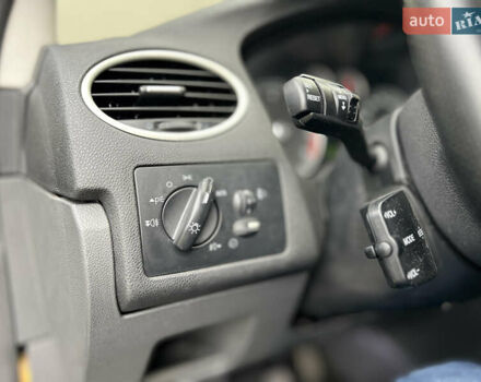 Синий Форд Фокус, объемом двигателя 2 л и пробегом 260 тыс. км за 5500 $, фото 16 на Automoto.ua