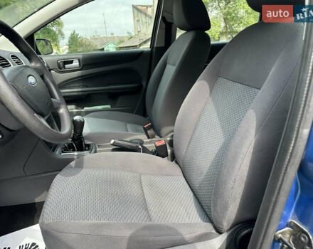 Синій Форд Фокус, об'ємом двигуна 1.6 л та пробігом 173 тис. км за 4350 $, фото 32 на Automoto.ua