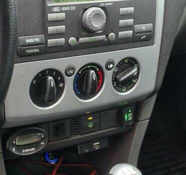 Синий Форд Фокус, объемом двигателя 1.6 л и пробегом 300 тыс. км за 4300 $, фото 8 на Automoto.ua