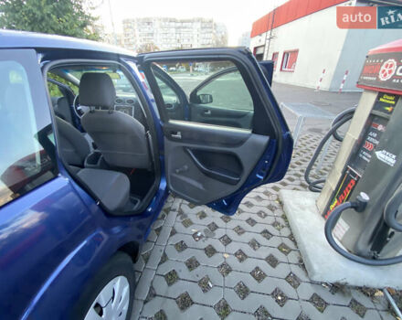 Синий Форд Фокус, объемом двигателя 1.6 л и пробегом 350 тыс. км за 3950 $, фото 11 на Automoto.ua