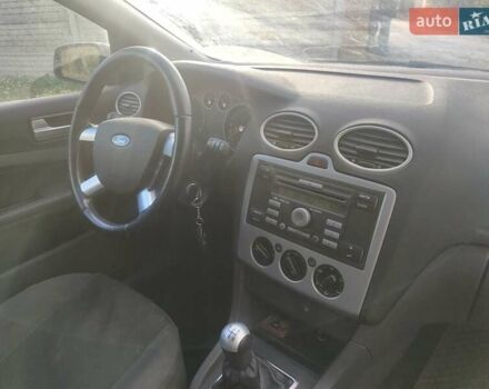 Синий Форд Фокус, объемом двигателя 1.6 л и пробегом 253 тыс. км за 4500 $, фото 5 на Automoto.ua
