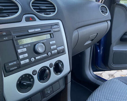 Синий Форд Фокус, объемом двигателя 1.6 л и пробегом 350 тыс. км за 3950 $, фото 6 на Automoto.ua