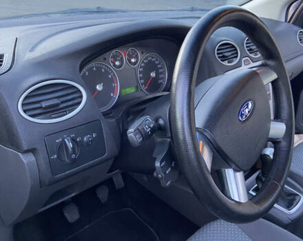 Синий Форд Фокус, объемом двигателя 1.6 л и пробегом 350 тыс. км за 3950 $, фото 5 на Automoto.ua