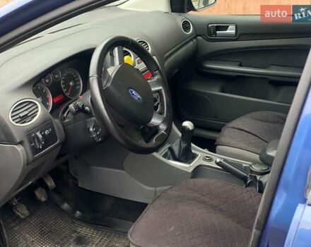 Синий Форд Фокус, объемом двигателя 1.6 л и пробегом 213 тыс. км за 3750 $, фото 4 на Automoto.ua