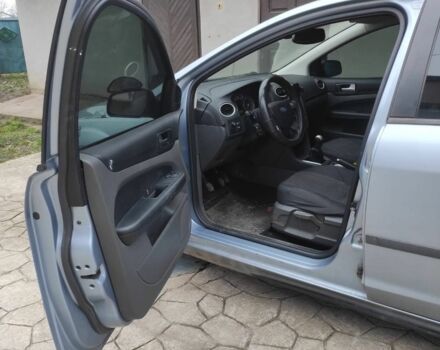 Синий Форд Фокус, объемом двигателя 1.8 л и пробегом 258 тыс. км за 3600 $, фото 2 на Automoto.ua