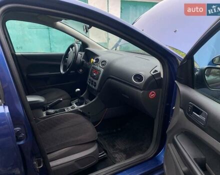 Синий Форд Фокус, объемом двигателя 1.6 л и пробегом 213 тыс. км за 3750 $, фото 1 на Automoto.ua