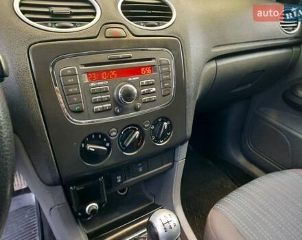 Синий Форд Фокус, объемом двигателя 1.6 л и пробегом 360 тыс. км за 4550 $, фото 58 на Automoto.ua