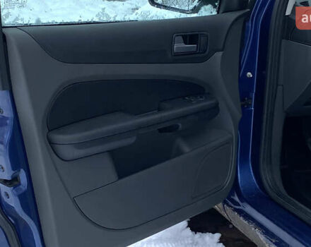 Синий Форд Фокус, объемом двигателя 1.6 л и пробегом 231 тыс. км за 5250 $, фото 31 на Automoto.ua