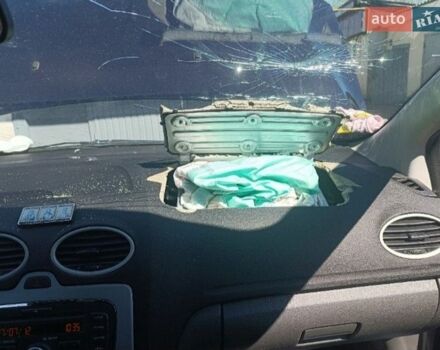 Синий Форд Фокус, объемом двигателя 1.6 л и пробегом 250 тыс. км за 3000 $, фото 2 на Automoto.ua