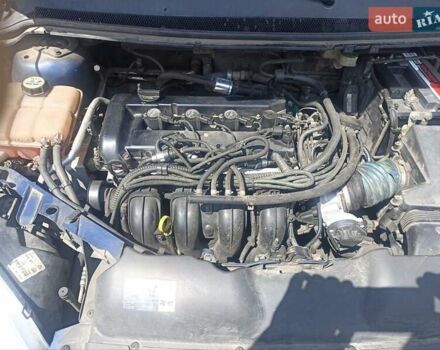 Синий Форд Фокус, объемом двигателя 1.8 л и пробегом 255 тыс. км за 4300 $, фото 26 на Automoto.ua