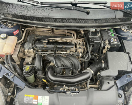 Синій Форд Фокус, об'ємом двигуна 1.6 л та пробігом 301 тис. км за 3850 $, фото 21 на Automoto.ua