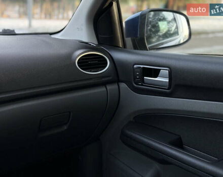 Синій Форд Фокус, об'ємом двигуна 1.6 л та пробігом 200 тис. км за 4499 $, фото 43 на Automoto.ua