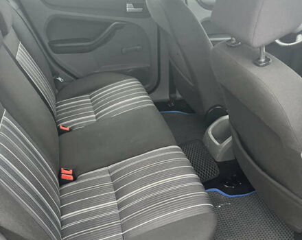 Синій Форд Фокус, об'ємом двигуна 1.6 л та пробігом 301 тис. км за 3850 $, фото 17 на Automoto.ua