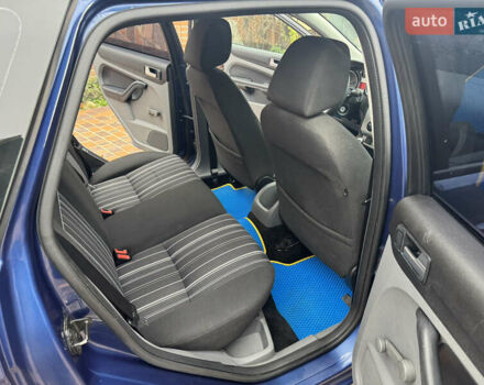 Синий Форд Фокус, объемом двигателя 1.6 л и пробегом 275 тыс. км за 5400 $, фото 7 на Automoto.ua