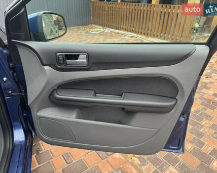 Синий Форд Фокус, объемом двигателя 1.6 л и пробегом 275 тыс. км за 5400 $, фото 9 на Automoto.ua