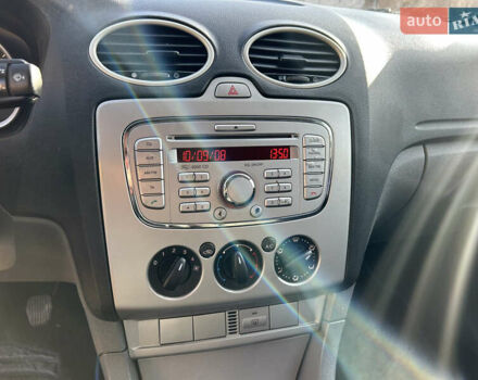 Синий Форд Фокус, объемом двигателя 1.6 л и пробегом 225 тыс. км за 5300 $, фото 26 на Automoto.ua