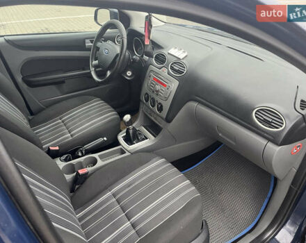 Синій Форд Фокус, об'ємом двигуна 1.6 л та пробігом 301 тис. км за 3850 $, фото 16 на Automoto.ua