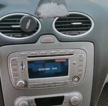 Синій Форд Фокус, об'ємом двигуна 1.8 л та пробігом 288 тис. км за 6000 $, фото 5 на Automoto.ua