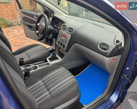 Синий Форд Фокус, объемом двигателя 1.6 л и пробегом 275 тыс. км за 5400 $, фото 8 на Automoto.ua