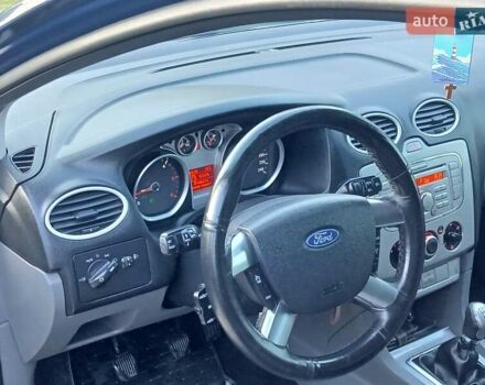 Синій Форд Фокус, об'ємом двигуна 1.6 л та пробігом 280 тис. км за 5350 $, фото 25 на Automoto.ua