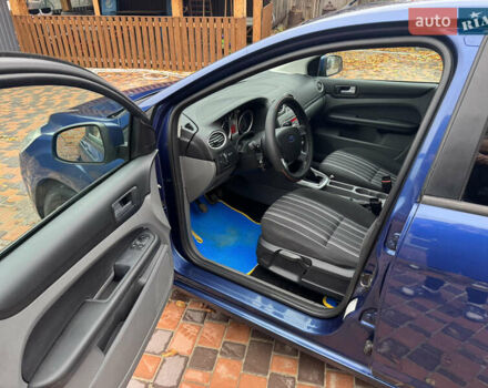 Синий Форд Фокус, объемом двигателя 1.6 л и пробегом 275 тыс. км за 5400 $, фото 6 на Automoto.ua