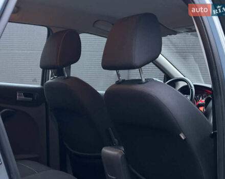 Синий Форд Фокус, объемом двигателя 1.6 л и пробегом 243 тыс. км за 5950 $, фото 28 на Automoto.ua