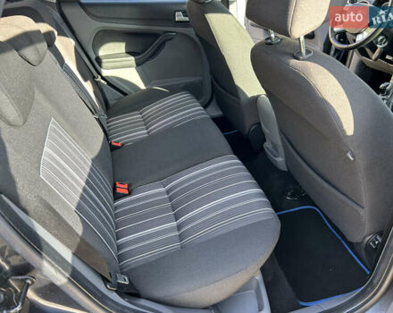 Синий Форд Фокус, объемом двигателя 1.6 л и пробегом 225 тыс. км за 5300 $, фото 19 на Automoto.ua