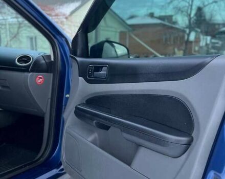 Синій Форд Фокус, об'ємом двигуна 1.6 л та пробігом 230 тис. км за 4399 $, фото 40 на Automoto.ua