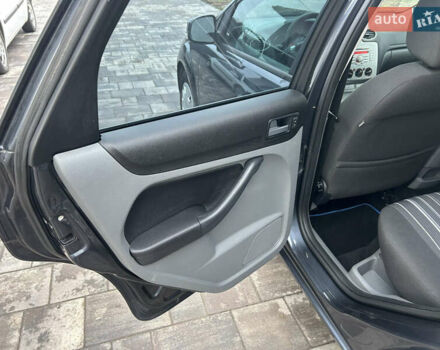 Синий Форд Фокус, объемом двигателя 1.6 л и пробегом 225 тыс. км за 5100 $, фото 18 на Automoto.ua