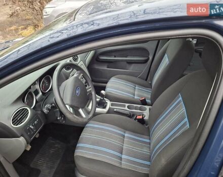 Синий Форд Фокус, объемом двигателя 1.6 л и пробегом 232 тыс. км за 5000 $, фото 6 на Automoto.ua