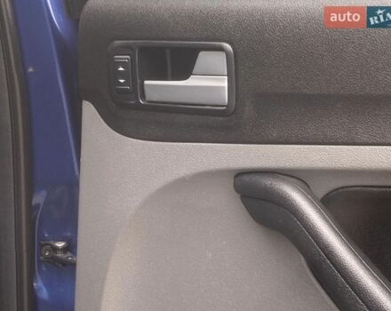 Синій Форд Фокус, об'ємом двигуна 1.6 л та пробігом 165 тис. км за 5400 $, фото 40 на Automoto.ua