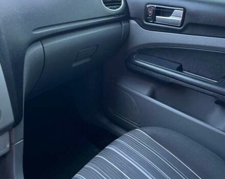 Синій Форд Фокус, об'ємом двигуна 1.6 л та пробігом 230 тис. км за 4399 $, фото 28 на Automoto.ua