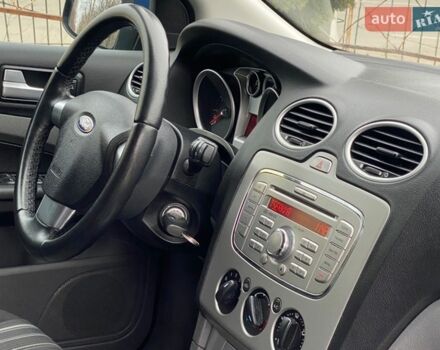 Синій Форд Фокус, об'ємом двигуна 1.6 л та пробігом 165 тис. км за 5400 $, фото 46 на Automoto.ua