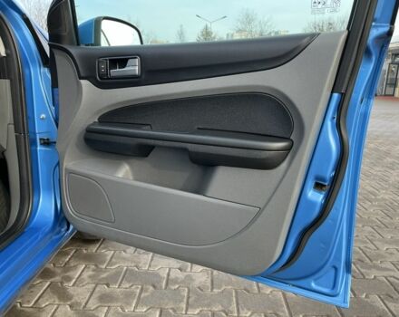 Синий Форд Фокус, объемом двигателя 1.6 л и пробегом 199 тыс. км за 6399 $, фото 13 на Automoto.ua