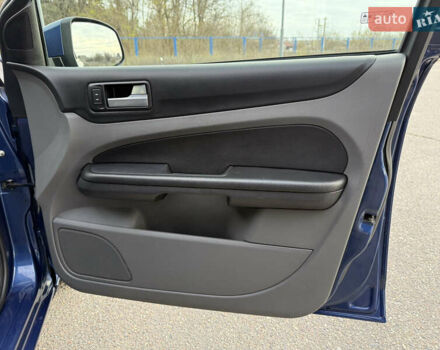 Синий Форд Фокус, объемом двигателя 1.6 л и пробегом 231 тыс. км за 4600 $, фото 15 на Automoto.ua