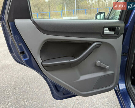 Синий Форд Фокус, объемом двигателя 1.6 л и пробегом 231 тыс. км за 4600 $, фото 10 на Automoto.ua