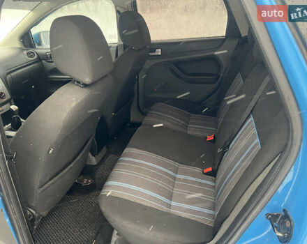 Синій Форд Фокус, об'ємом двигуна 1.6 л та пробігом 250 тис. км за 4999 $, фото 5 на Automoto.ua