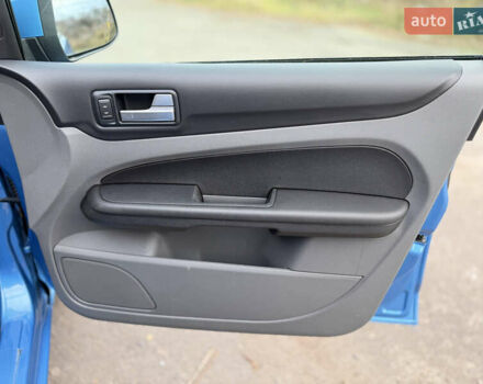 Синий Форд Фокус, объемом двигателя 1.6 л и пробегом 211 тыс. км за 4650 $, фото 21 на Automoto.ua