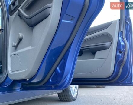 Синій Форд Фокус, об'ємом двигуна 1.6 л та пробігом 201 тис. км за 5950 $, фото 40 на Automoto.ua